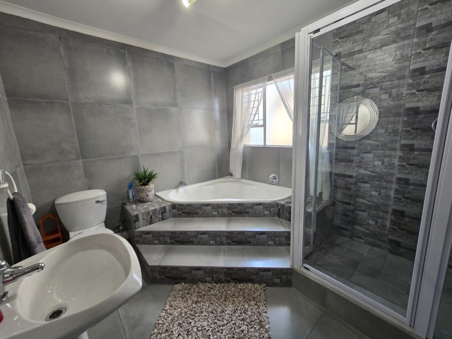 3 Bedroom Property for Sale in Waverley Free State